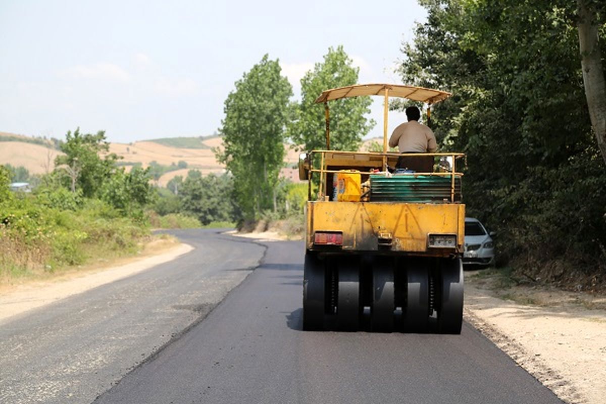 آسفالت معابر ۳ روستای بخش حنا در بختگان